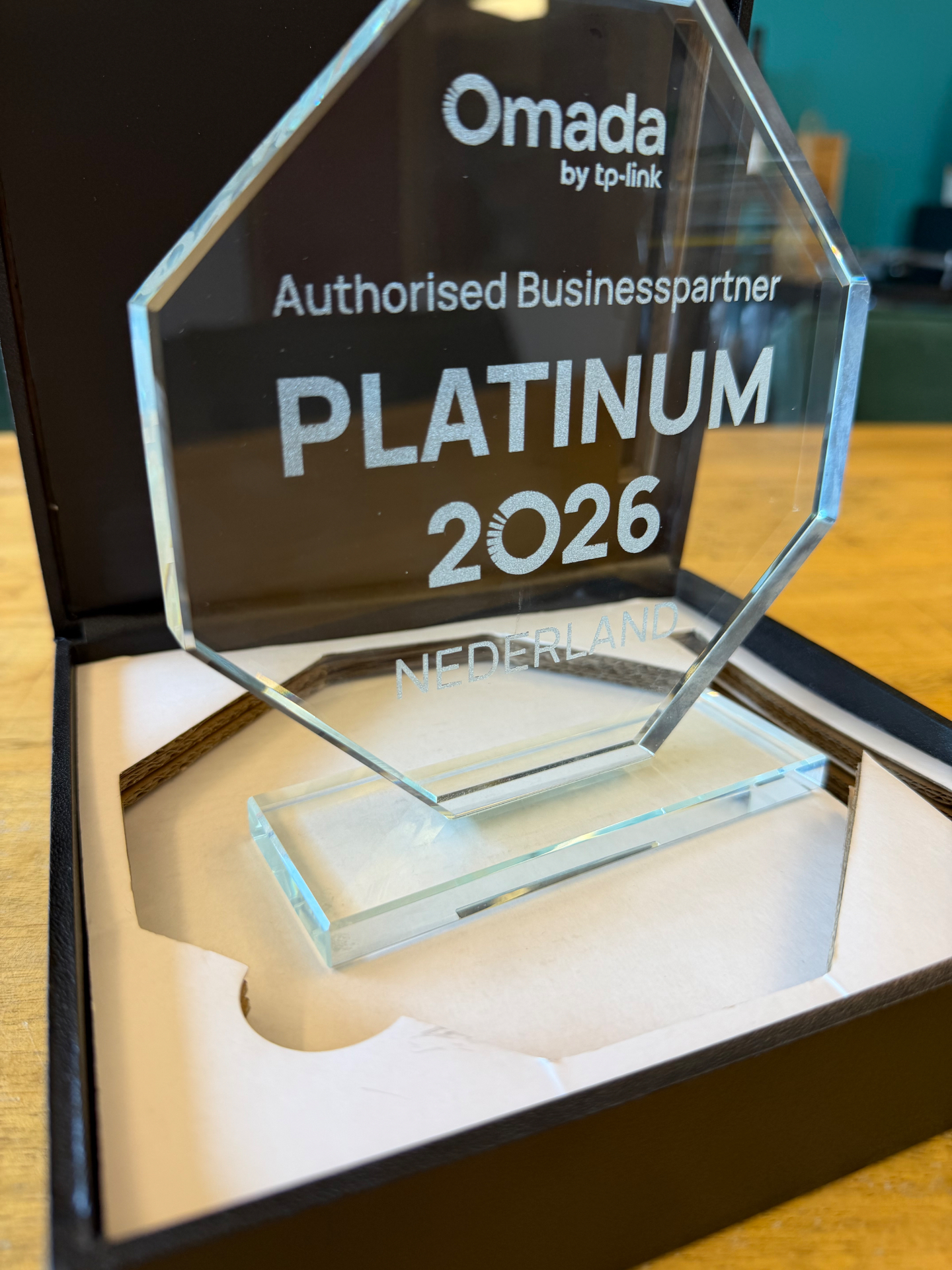 Glazen Omada by TP-Link Authorised Businesspartner Platinum 2026 award voor Lexact